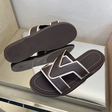 ⚠️【L *V】⚠️高品质,顶尖工艺品⚠️男士拖鞋⚠️正码:38 -45,46,47,订做⚠最新经典L老 ⚠️【L *V】⚠️高品质,顶尖工艺品⚠️男士拖鞋⚠️正码:38 -45,46,47,订做⚠最新经典L老