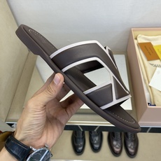 ⚠️【L *V】⚠️高品质,顶尖工艺品⚠️男士拖鞋⚠️正码:38 -45,46,47,订做⚠最新经典L老 ⚠️【L *V】⚠️高品质,顶尖工艺品⚠️男士拖鞋⚠️正码:38 -45,46,47,订做⚠最新经典L老