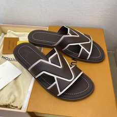 ⚠️【L *V】⚠️高品质,顶尖工艺品⚠️男士拖鞋⚠️正码:38 -45,46,47,订做⚠最新经典L老 ⚠️【L *V】⚠️高品质,顶尖工艺品⚠️男士拖鞋⚠️正码:38 -45,46,47,订做⚠最新经典L老