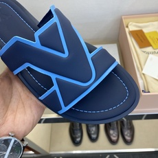 ⚠️【L *V】⚠️高品质,顶尖工艺品⚠️男士拖鞋⚠️正码:38 -45,46,47,订做⚠最新经典L老 ⚠️【L *V】⚠️高品质,顶尖工艺品⚠️男士拖鞋⚠️正码:38 -45,46,47,订做⚠最新经典L老