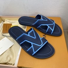 ⚠️【L *V】⚠️高品质,顶尖工艺品⚠️男士拖鞋⚠️正码:38 -45,46,47,订做⚠最新经典L老 ⚠️【L *V】⚠️高品质,顶尖工艺品⚠️男士拖鞋⚠️正码:38 -45,46,47,订做⚠最新经典L老