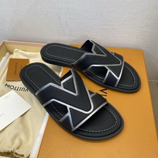 ⚠️【L *V】⚠️高品质,顶尖工艺品⚠️男士拖鞋⚠️正码:38 -45,46,47,订做⚠最新经典L老 ⚠️【L *V】⚠️高品质,顶尖工艺品⚠️男士拖鞋⚠️正码:38 -45,46,47,订做⚠最新经典L老