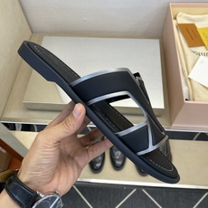 ⚠️【L *V】⚠️高品质,顶尖工艺品⚠️男士拖鞋⚠️正码:38 -45,46,47,订做⚠最新经典L老 ⚠️【L *V】⚠️高品质,顶尖工艺品⚠️男士拖鞋⚠️正码:38 -45,46,47,订做⚠最新经典L老