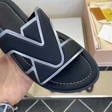 ⚠️【L *V】⚠️高品质,顶尖工艺品⚠️男士拖鞋⚠️正码:38 -45,46,47,订做⚠最新经典L老 ⚠️【L *V】⚠️高品质,顶尖工艺品⚠️男士拖鞋⚠️正码:38 -45,46,47,订做⚠最新经典L老