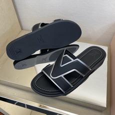 ⚠️【L *V】⚠️高品质,顶尖工艺品⚠️男士拖鞋⚠️正码:38 -45,46,47,订做⚠最新经典L老 ⚠️【L *V】⚠️高品质,顶尖工艺品⚠️男士拖鞋⚠️正码:38 -45,46,47,订做⚠最新经典L老