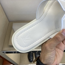 ⚠️【L *V】⚠️高品质,顶尖工艺品⚠️男士拖鞋⚠️正码:38 -45,46,47,订做⚠最新经典L老 ⚠️【L *V】⚠️高品质,顶尖工艺品⚠️男士拖鞋⚠️正码:38 -45,46,47,订做⚠最新经典L老