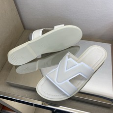 ⚠️【L *V】⚠️高品质,顶尖工艺品⚠️男士拖鞋⚠️正码:38 -45,46,47,订做⚠最新经典L老 ⚠️【L *V】⚠️高品质,顶尖工艺品⚠️男士拖鞋⚠️正码:38 -45,46,47,订做⚠最新经典L老