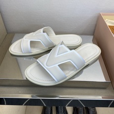 ⚠️【L *V】⚠️高品质,顶尖工艺品⚠️男士拖鞋⚠️正码:38 -45,46,47,订做⚠最新经典L老 ⚠️【L *V】⚠️高品质,顶尖工艺品⚠️男士拖鞋⚠️正码:38 -45,46,47,订做⚠最新经典L老