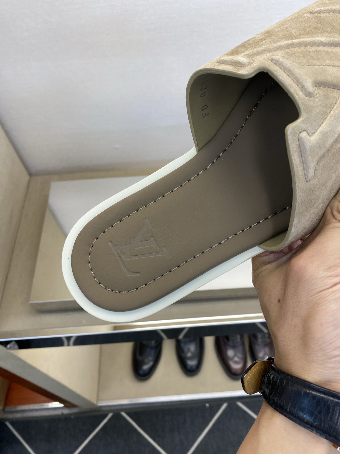 ⚠️【L *V】⚠️高品质,顶尖工艺品⚠️男士拖鞋⚠️正码:38 -45,46,47,订做⚠最新经典L压 ⚠️【L *V】⚠️高品质,顶尖工艺品⚠️男士拖鞋⚠️正码:38 -45,46,47,订做⚠最新经典L压