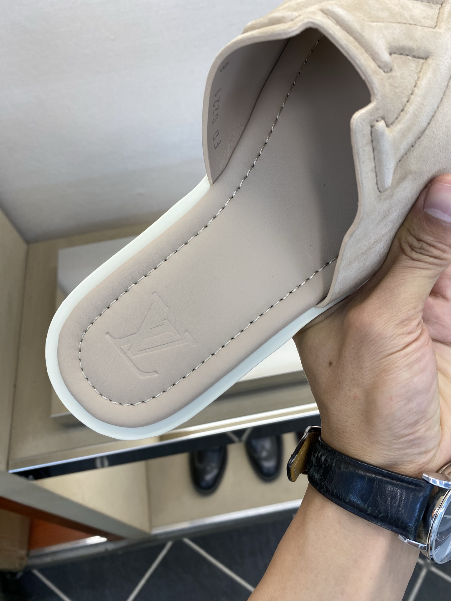 ⚠️【L *V】⚠️高品质,顶尖工艺品⚠️男士拖鞋⚠️正码:38 -45,46,47,订做⚠最新经典L压 ⚠️【L *V】⚠️高品质,顶尖工艺品⚠️男士拖鞋⚠️正码:38 -45,46,47,订做⚠最新经典L压