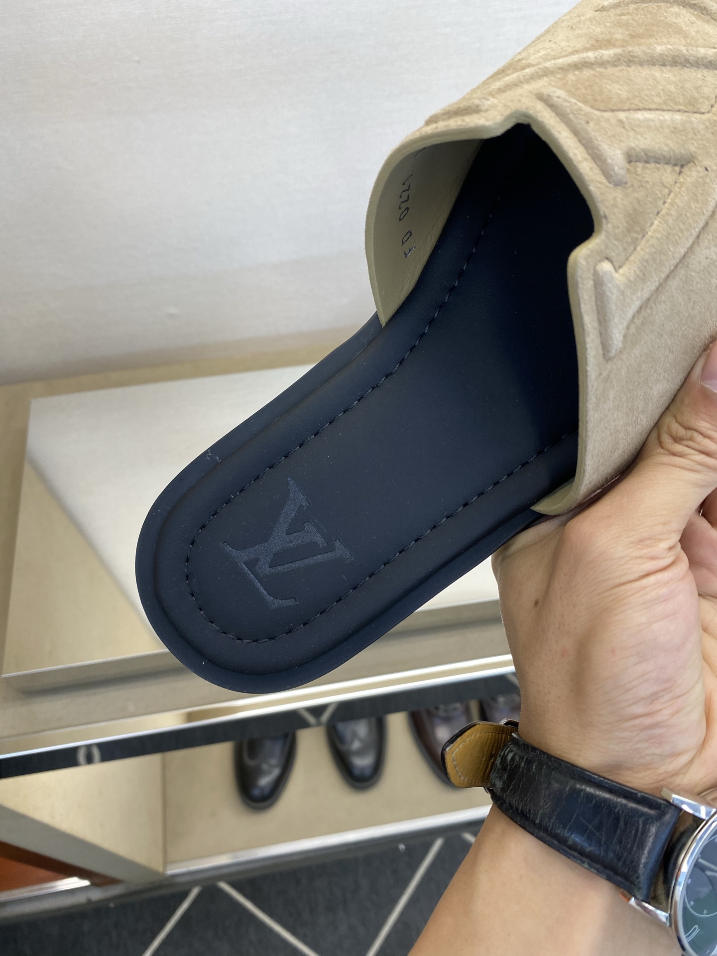 ⚠️【L *V】⚠️高品质,顶尖工艺品⚠️男士拖鞋⚠️正码:38 -45,46,47,订做⚠最新经典L压 ⚠️【L *V】⚠️高品质,顶尖工艺品⚠️男士拖鞋⚠️正码:38 -45,46,47,订做⚠最新经典L压