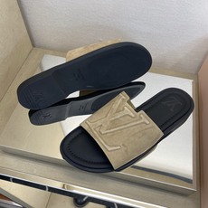 ⚠️【L *V】⚠️高品质,顶尖工艺品⚠️男士拖鞋⚠️正码:38 -45,46,47,订做⚠最新经典L压 ⚠️【L *V】⚠️高品质,顶尖工艺品⚠️男士拖鞋⚠️正码:38 -45,46,47,订做⚠最新经典L压