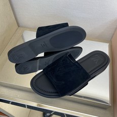 ⚠️【L *V】⚠️高品质,顶尖工艺品⚠️男士拖鞋⚠️正码:38 -45,46,47,订做⚠最新经典L压 ⚠️【L *V】⚠️高品质,顶尖工艺品⚠️男士拖鞋⚠️正码:38 -45,46,47,订做⚠最新经典L压