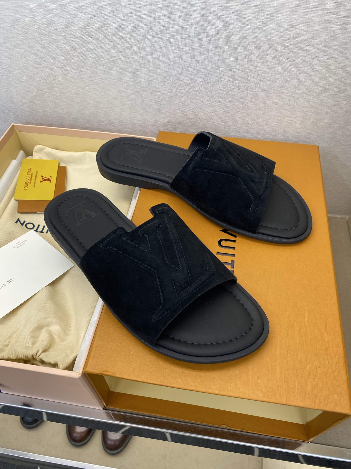 ⚠️【L *V】⚠️高品质,顶尖工艺品⚠️男士拖鞋⚠️正码:38 -45,46,47,订做⚠最新经典L压 ⚠️【L *V】⚠️高品质,顶尖工艺品⚠️男士拖鞋⚠️正码:38 -45,46,47,订做⚠最新经典L压