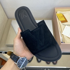 ⚠️【L *V】⚠️高品质,顶尖工艺品⚠️男士拖鞋⚠️正码:38 -45,46,47,订做⚠最新经典L压 ⚠️【L *V】⚠️高品质,顶尖工艺品⚠️男士拖鞋⚠️正码:38 -45,46,47,订做⚠最新经典L压