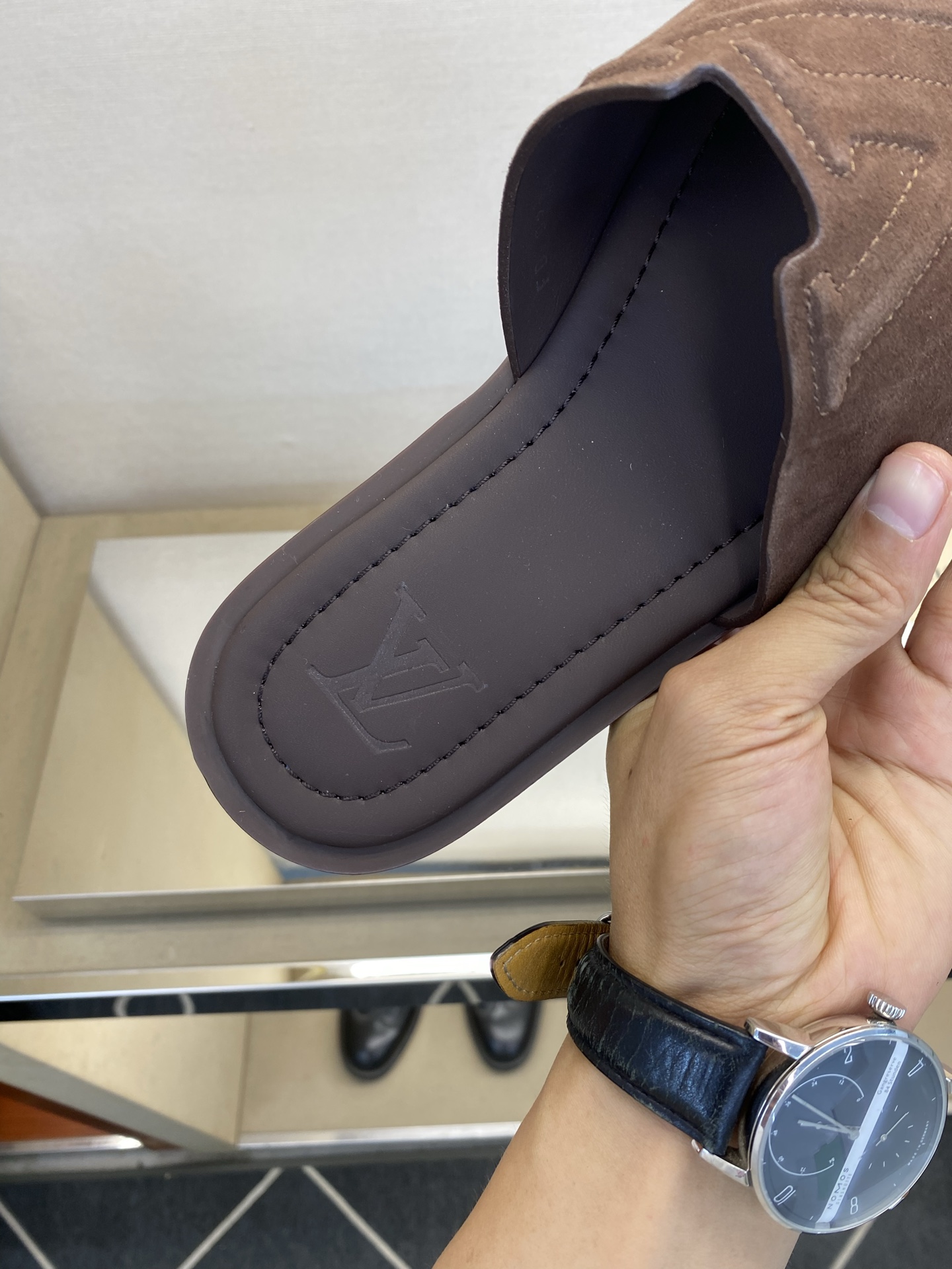 ⚠️【L *V】⚠️高品质,顶尖工艺品⚠️男士拖鞋⚠️正码:38 -45,46,47,订做⚠最新经典L压 ⚠️【L *V】⚠️高品质,顶尖工艺品⚠️男士拖鞋⚠️正码:38 -45,46,47,订做⚠最新经典L压