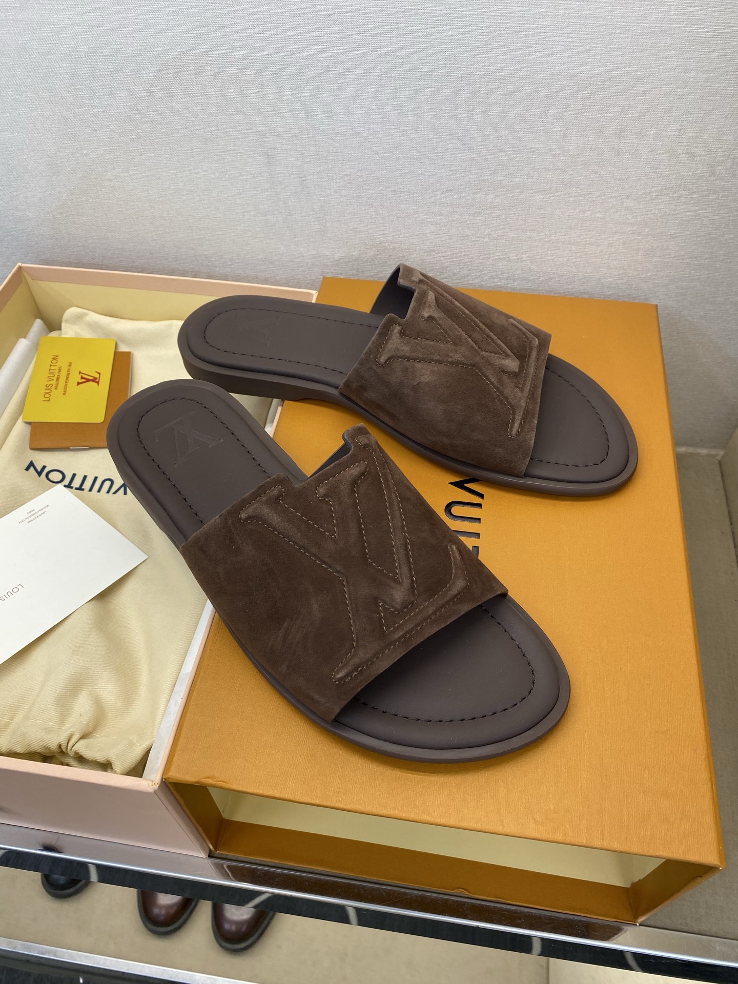 ⚠️【L *V】⚠️高品质,顶尖工艺品⚠️男士拖鞋⚠️正码:38 -45,46,47,订做⚠最新经典L压 ⚠️【L *V】⚠️高品质,顶尖工艺品⚠️男士拖鞋⚠️正码:38 -45,46,47,订做⚠最新经典L压