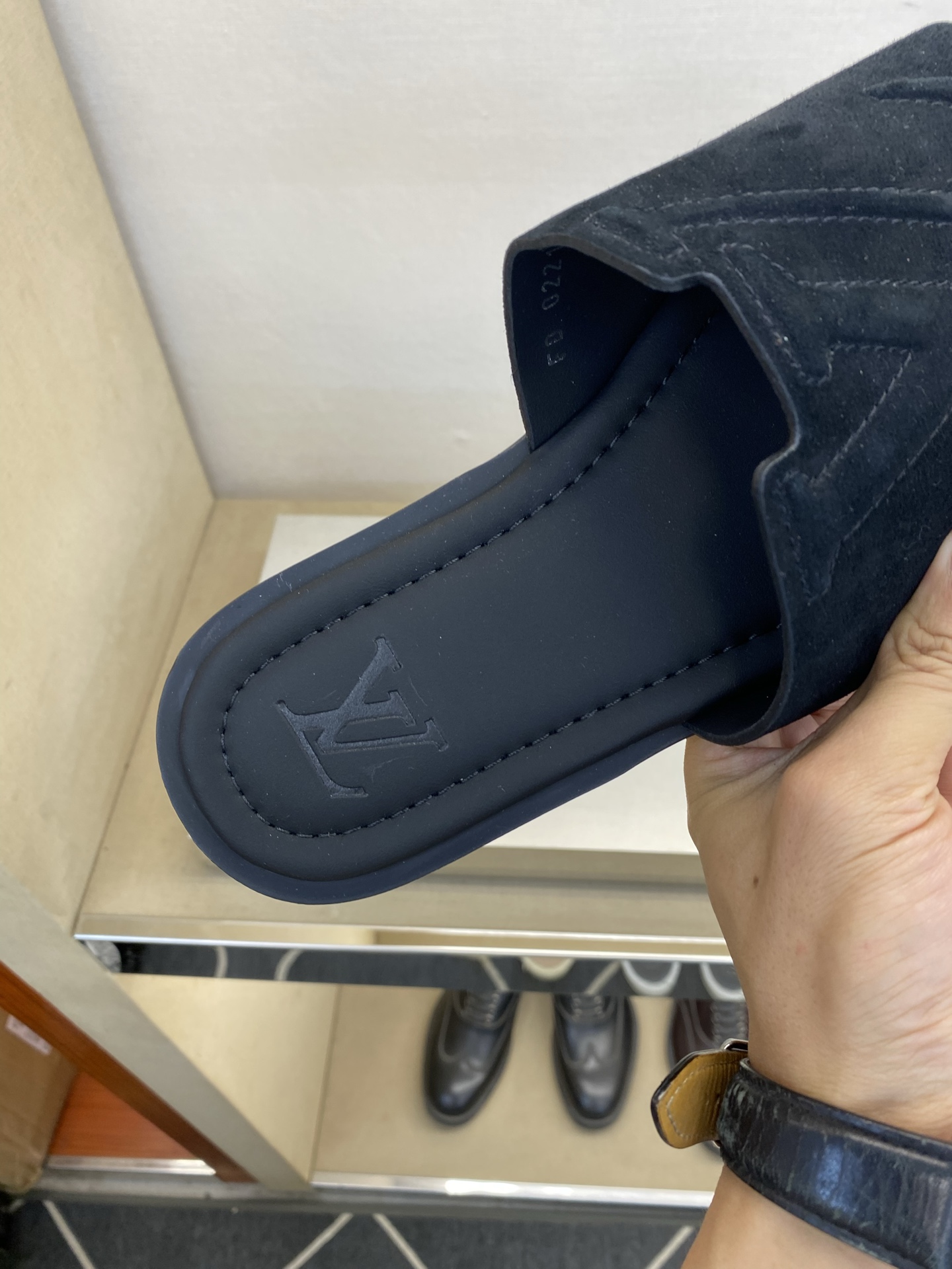 ⚠️【L ＊V】⚠️高品质，顶尖工艺品⚠️男士拖鞋⚠️正码：38 －45，46，47，订做⚠最新经典L压