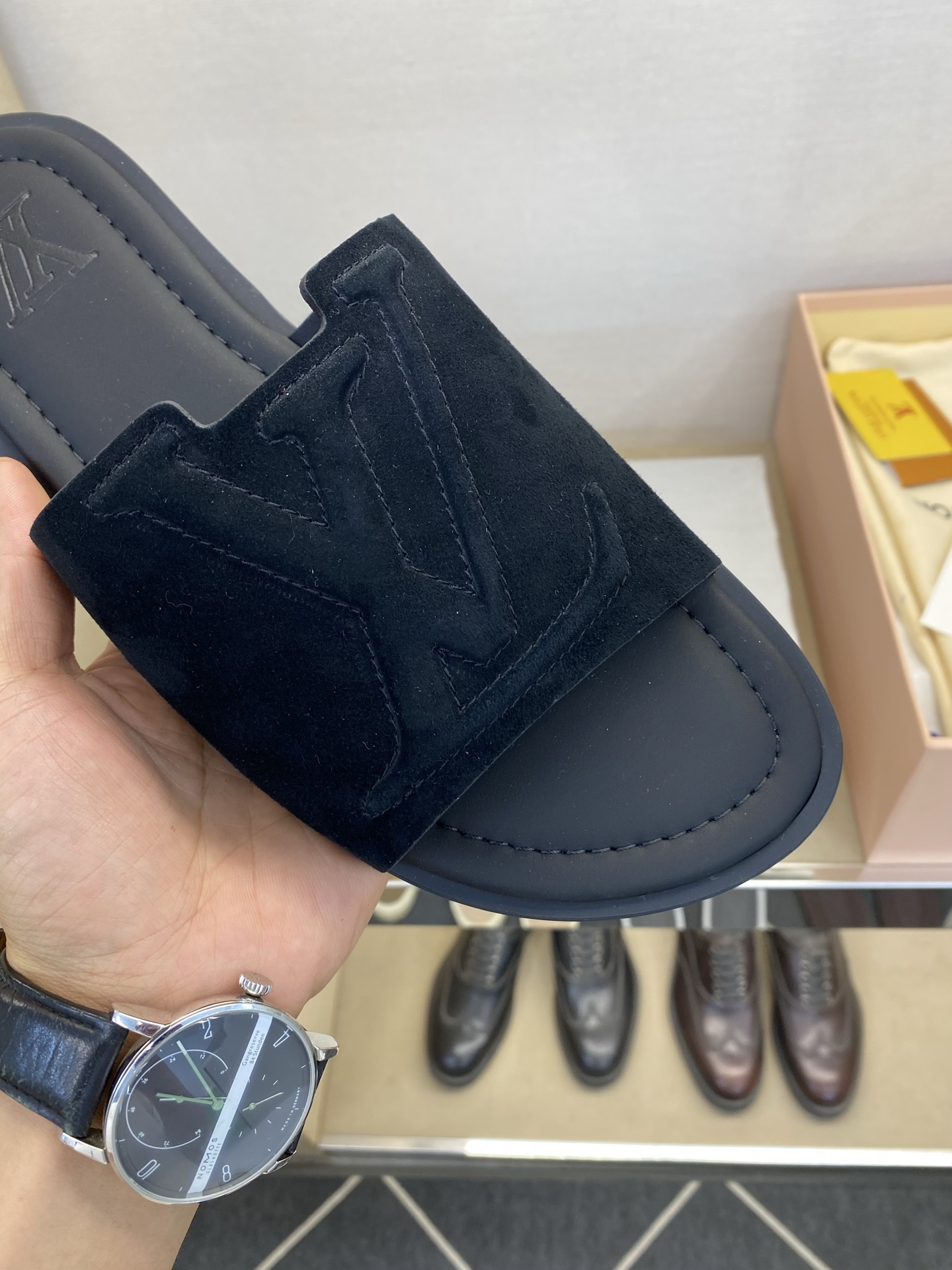 ⚠️【L ＊V】⚠️高品质，顶尖工艺品⚠️男士拖鞋⚠️正码：38 －45，46，47，订做⚠最新经典L压