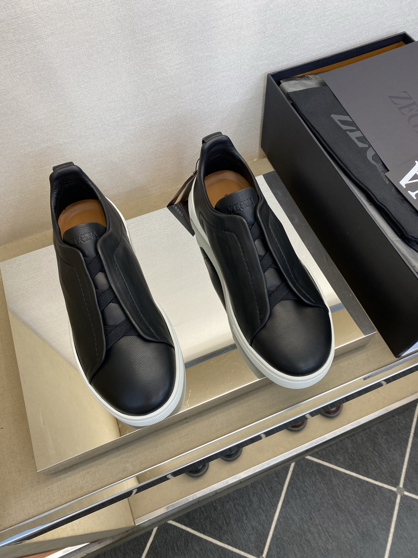 ⚠️【ZEG＊N】⚠️Z Z男士运动休闲款⚠️正码：39一44(5－10）  (原版胎牛皮摔纹)⚠️杰尼