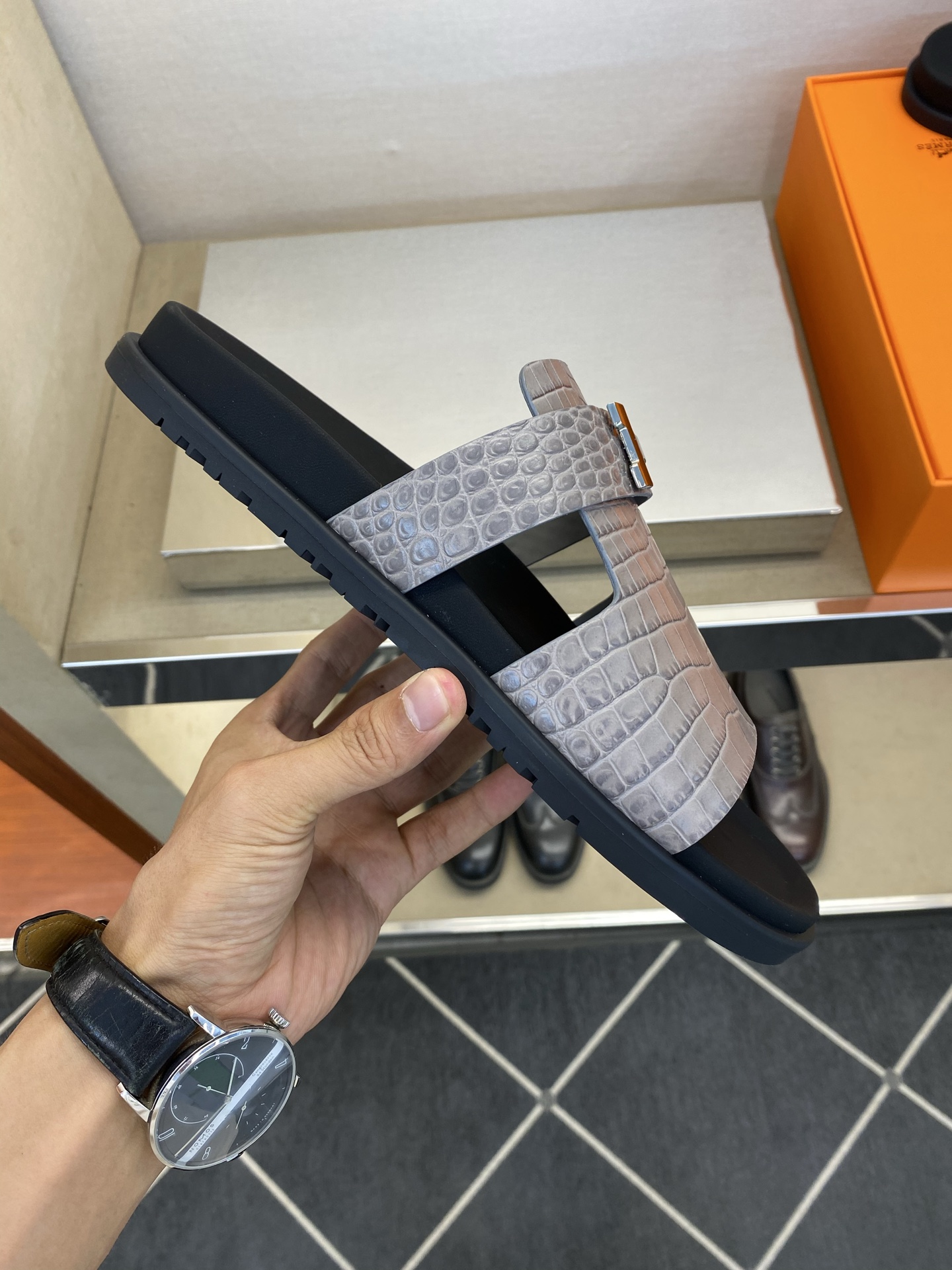 ⚠️【HEM*】⚠️高品质,顶尖工艺品⚠️男士真皮拖鞋⚠️正码:39-44(4一10)⚠同步发售⬆⬆!🐂 ⚠️【HEM*】⚠️高品质,顶尖工艺品⚠️男士真皮拖鞋⚠️正码:39-44(4一10)⚠同步发售⬆⬆!🐂