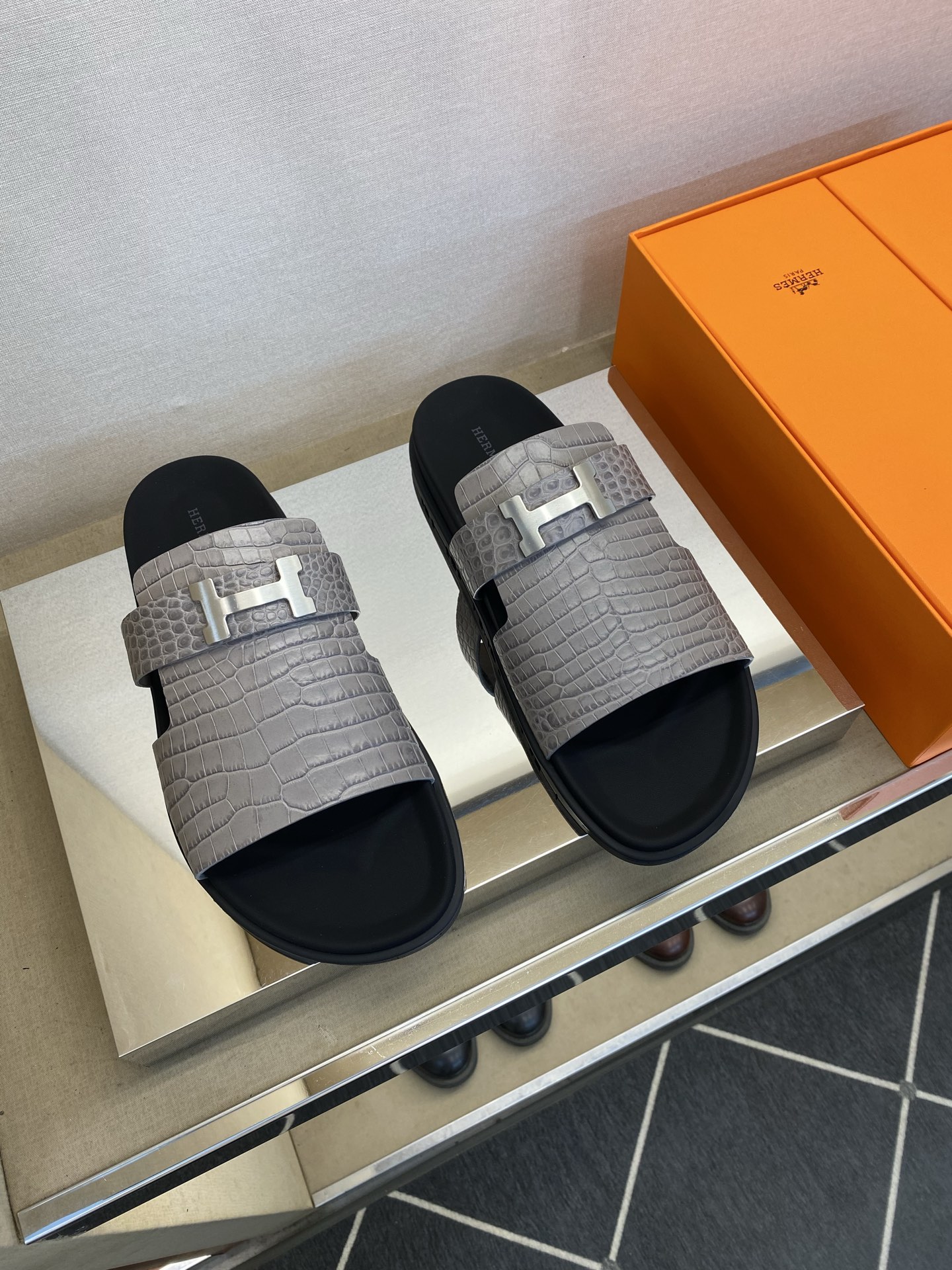 ⚠️【HEM＊】⚠️高品质，顶尖工艺品⚠️男士真皮拖鞋⚠️正码：39－44(4一10）⚠同步发售⬆⬆！🐂