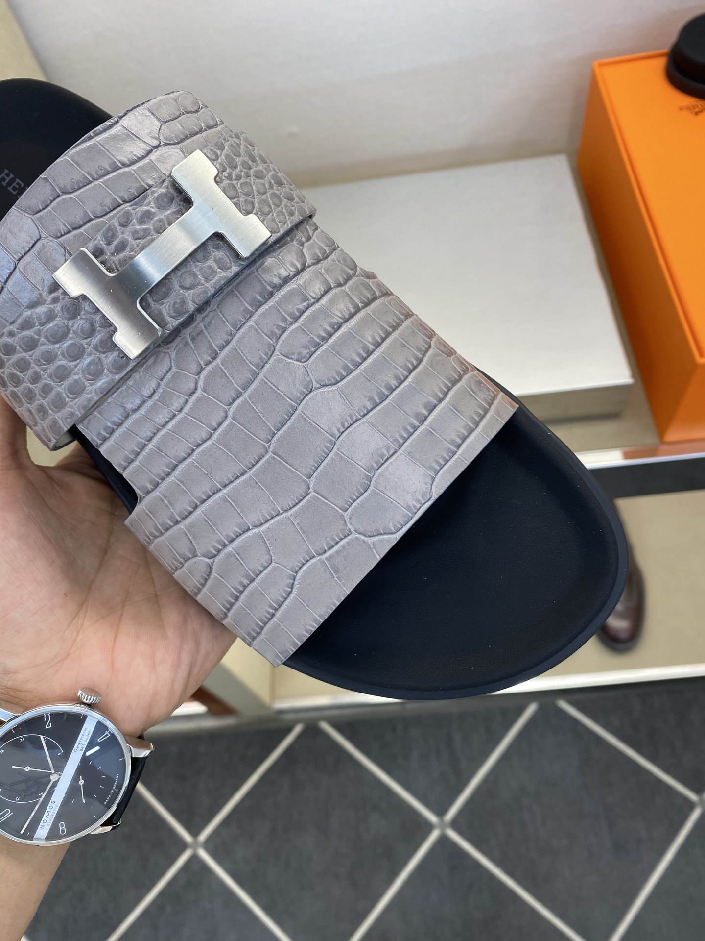 ⚠️【HEM*】⚠️高品质,顶尖工艺品⚠️男士真皮拖鞋⚠️正码:39-44(4一10)⚠同步发售⬆⬆!🐂 ⚠️【HEM*】⚠️高品质,顶尖工艺品⚠️男士真皮拖鞋⚠️正码:39-44(4一10)⚠同步发售⬆⬆!🐂