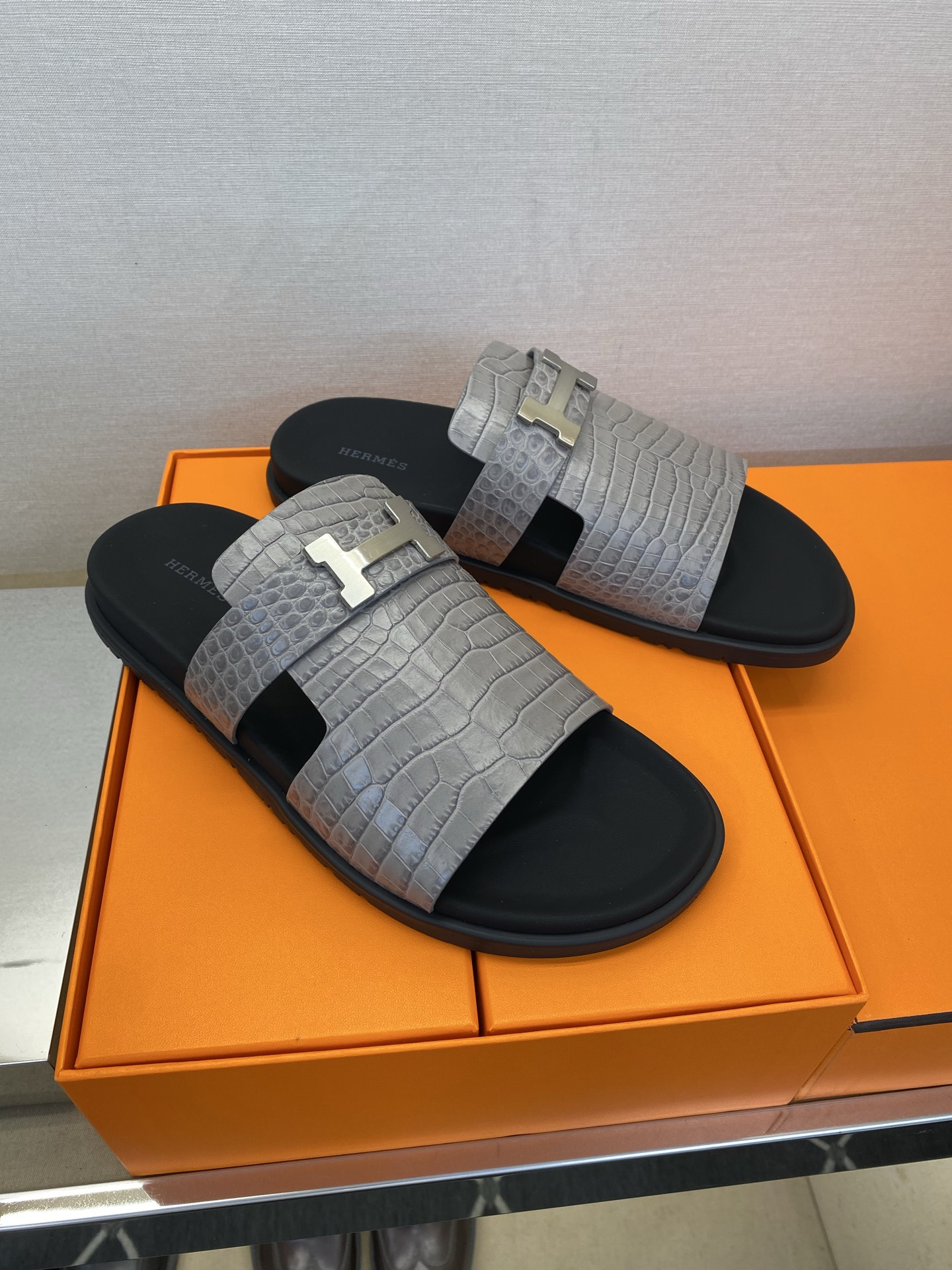 ⚠️【HEM*】⚠️高品质,顶尖工艺品⚠️男士真皮拖鞋⚠️正码:39-44(4一10)⚠同步发售⬆⬆!🐂 ⚠️【HEM*】⚠️高品质,顶尖工艺品⚠️男士真皮拖鞋⚠️正码:39-44(4一10)⚠同步发售⬆⬆!🐂