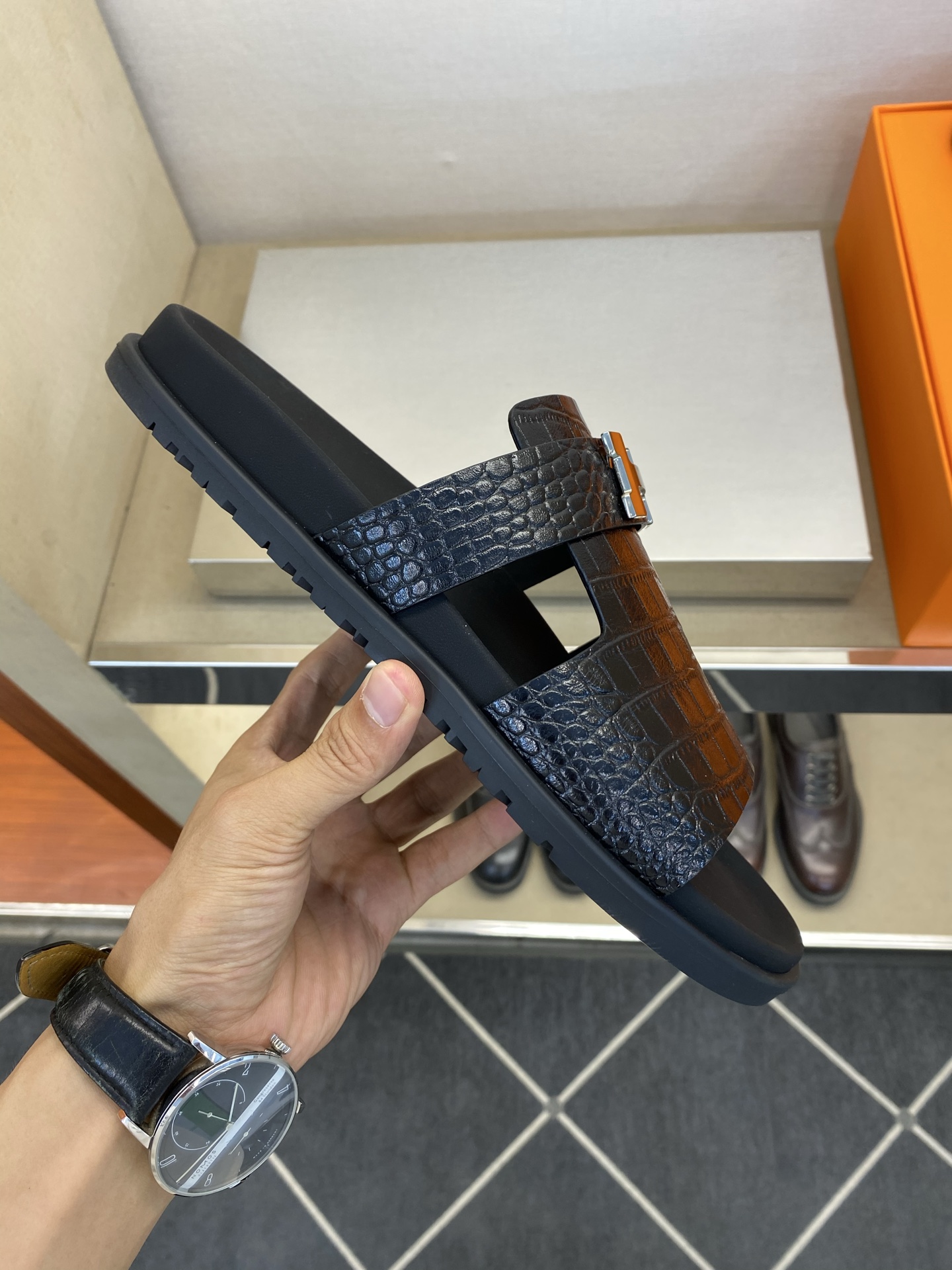 ⚠️【HEM*】⚠️高品质,顶尖工艺品⚠️男士真皮拖鞋⚠️正码:39-44(4一10)⚠同步发售⬆⬆!🐂 ⚠️【HEM*】⚠️高品质,顶尖工艺品⚠️男士真皮拖鞋⚠️正码:39-44(4一10)⚠同步发售⬆⬆!🐂