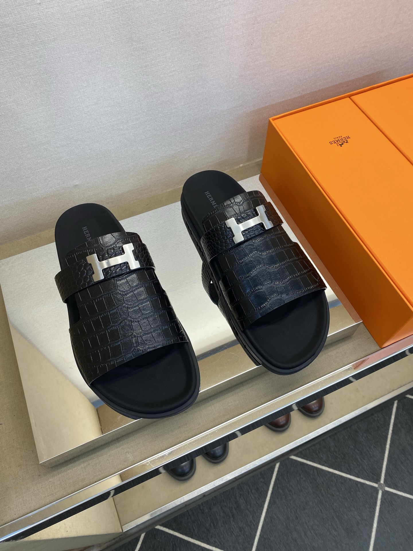 ⚠️【HEM＊】⚠️高品质，顶尖工艺品⚠️男士真皮拖鞋⚠️正码：39－44(4一10）⚠同步发售⬆⬆！🐂
