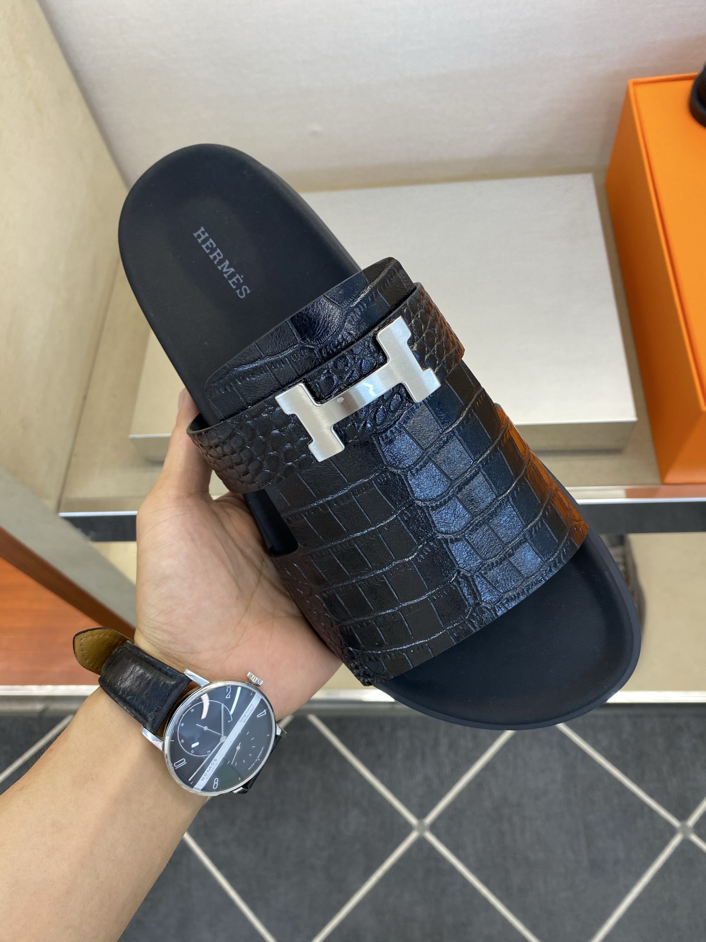 ⚠️【HEM*】⚠️高品质,顶尖工艺品⚠️男士真皮拖鞋⚠️正码:39-44(4一10)⚠同步发售⬆⬆!🐂 ⚠️【HEM*】⚠️高品质,顶尖工艺品⚠️男士真皮拖鞋⚠️正码:39-44(4一10)⚠同步发售⬆⬆!🐂