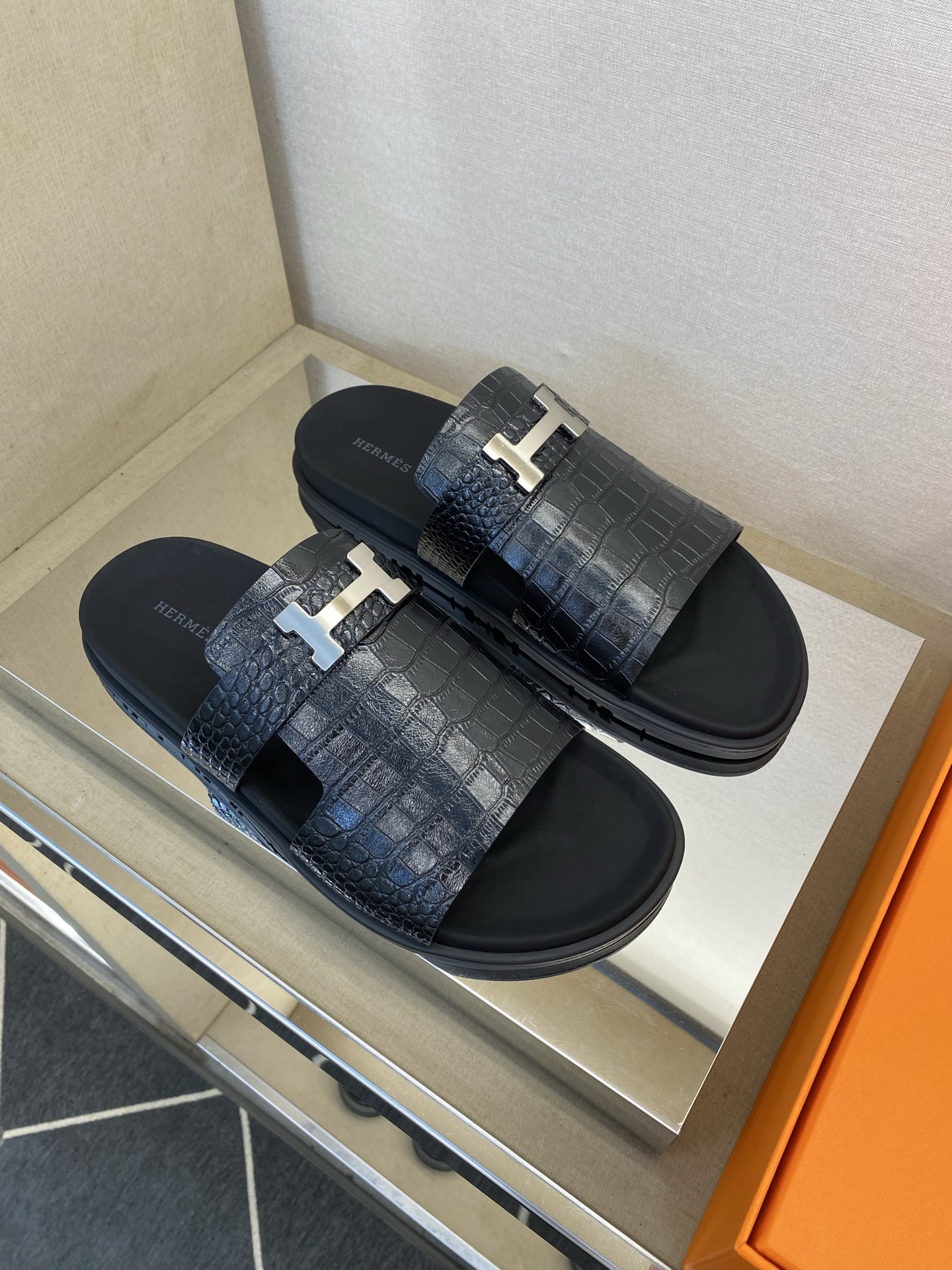 ⚠️【HEM*】⚠️高品质,顶尖工艺品⚠️男士真皮拖鞋⚠️正码:39-44(4一10)⚠同步发售⬆⬆!🐂 ⚠️【HEM*】⚠️高品质,顶尖工艺品⚠️男士真皮拖鞋⚠️正码:39-44(4一10)⚠同步发售⬆⬆!🐂