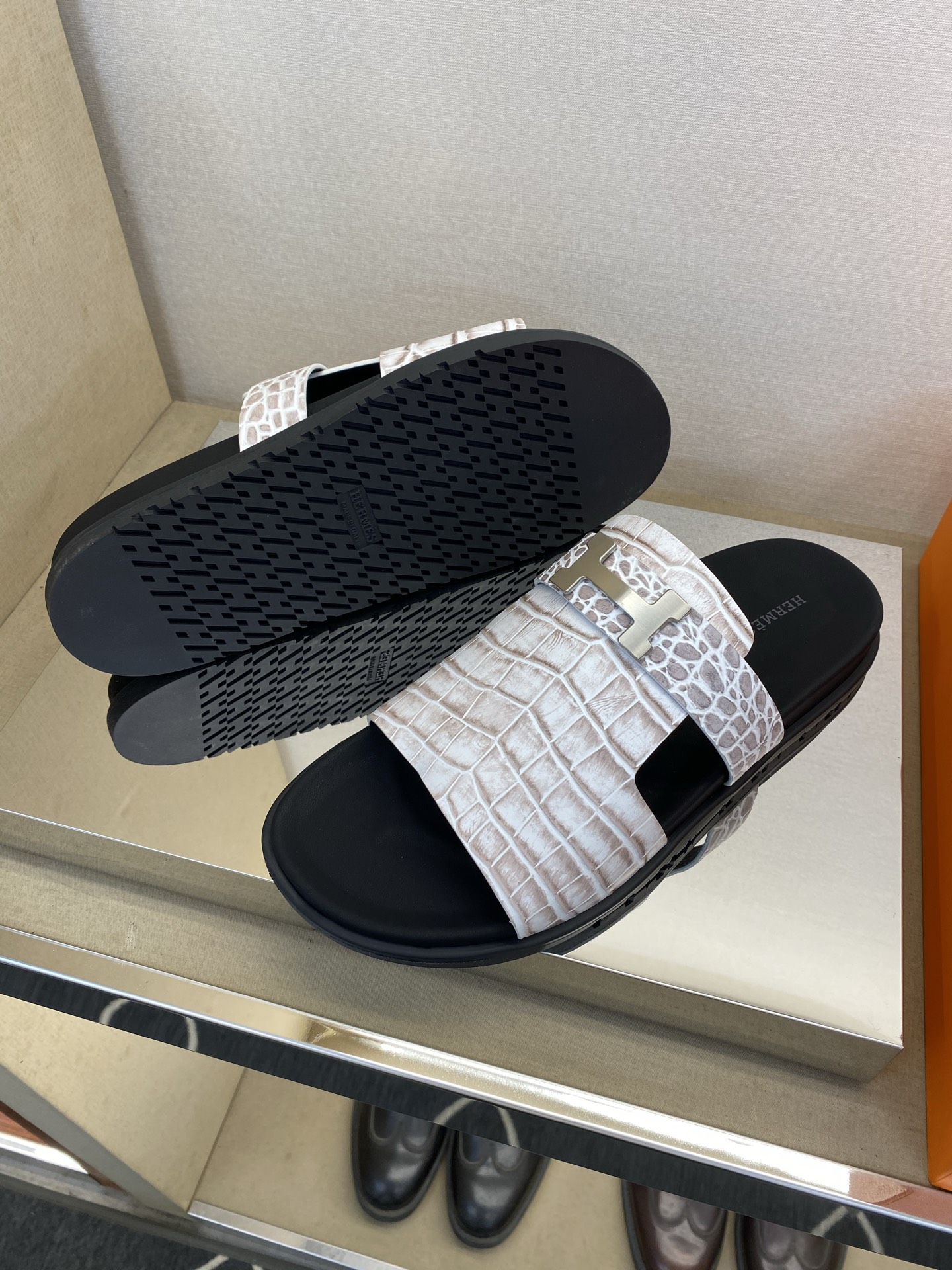⚠️【HEM*】⚠️高品质,顶尖工艺品⚠️男士真皮拖鞋⚠️正码:39-44(4一10)⚠同步发售⬆⬆!🐂 ⚠️【HEM*】⚠️高品质,顶尖工艺品⚠️男士真皮拖鞋⚠️正码:39-44(4一10)⚠同步发售⬆⬆!🐂