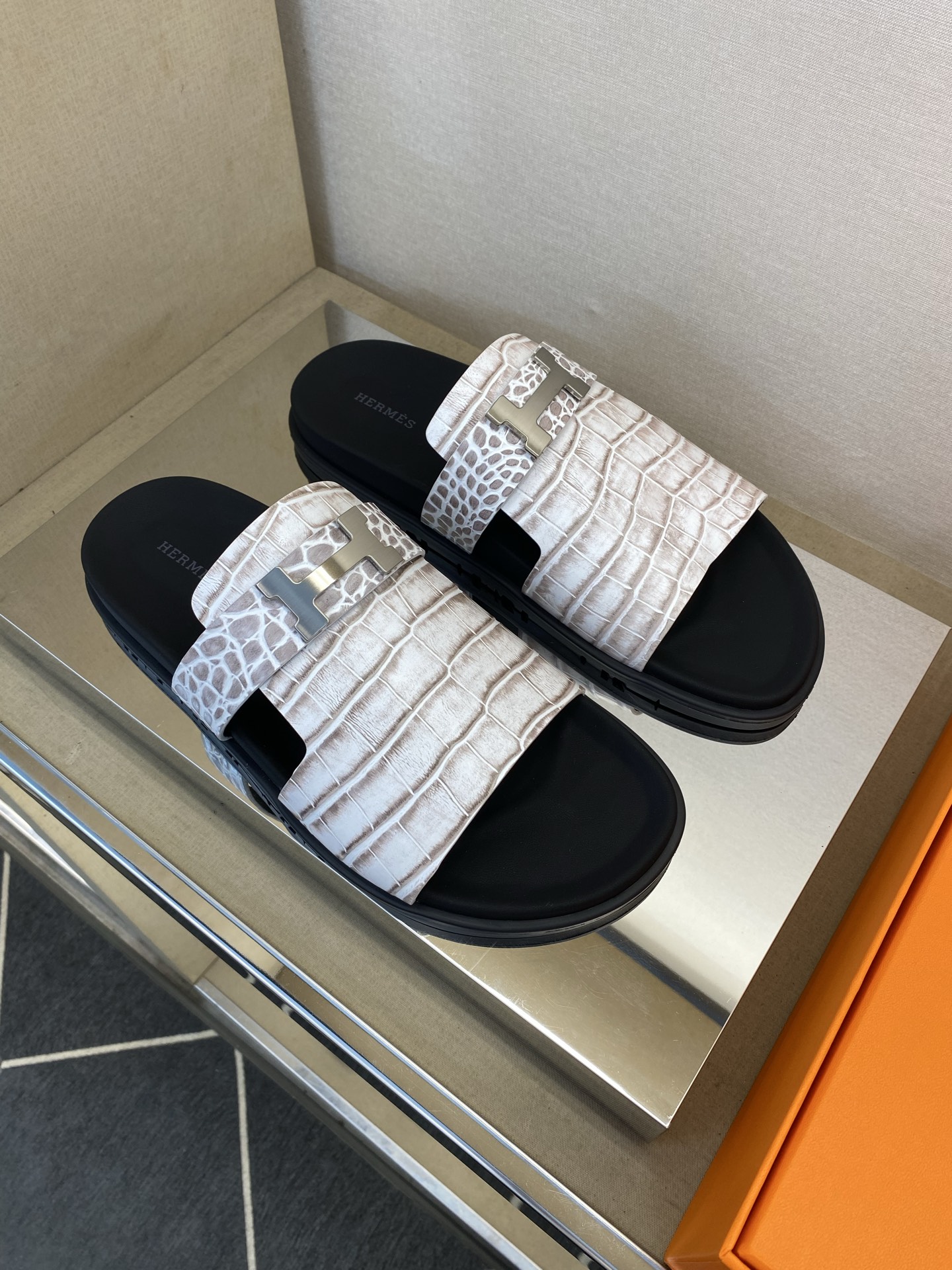 ⚠️【HEM*】⚠️高品质,顶尖工艺品⚠️男士真皮拖鞋⚠️正码:39-44(4一10)⚠同步发售⬆⬆!🐂 ⚠️【HEM*】⚠️高品质,顶尖工艺品⚠️男士真皮拖鞋⚠️正码:39-44(4一10)⚠同步发售⬆⬆!🐂
