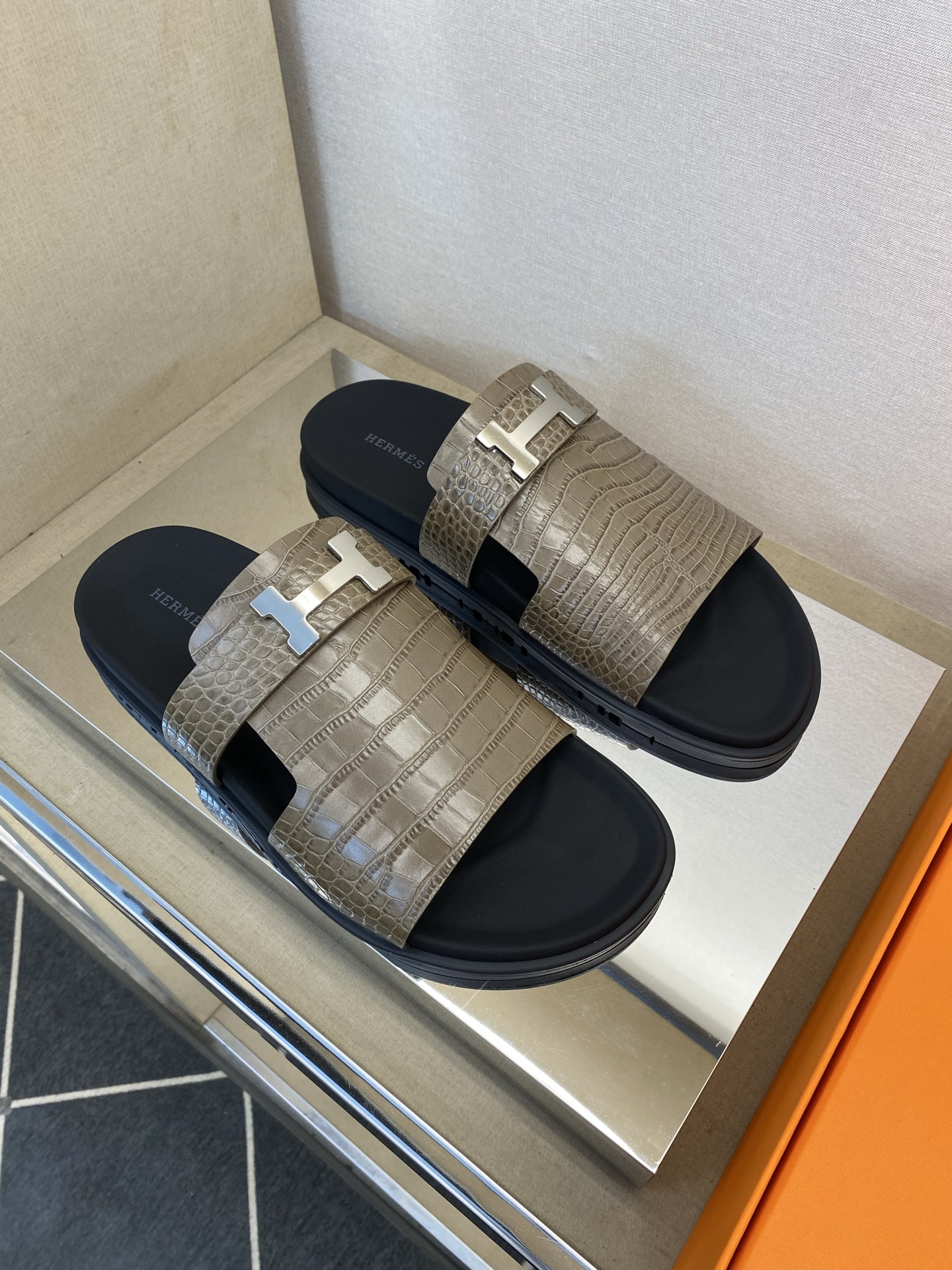 ⚠️【HEM*】⚠️高品质,顶尖工艺品⚠️男士真皮拖鞋⚠️正码:39-44(4一10)⚠同步发售⬆⬆!🐂 ⚠️【HEM*】⚠️高品质,顶尖工艺品⚠️男士真皮拖鞋⚠️正码:39-44(4一10)⚠同步发售⬆⬆!🐂