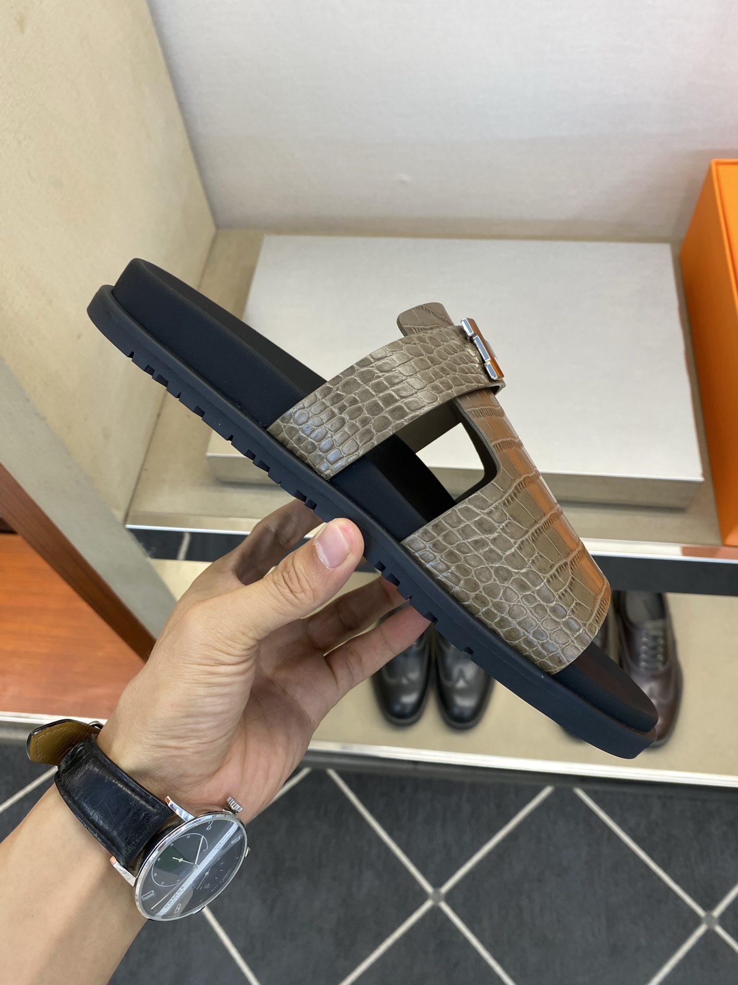 ⚠️【HEM*】⚠️高品质,顶尖工艺品⚠️男士真皮拖鞋⚠️正码:39-44(4一10)⚠同步发售⬆⬆!🐂 ⚠️【HEM*】⚠️高品质,顶尖工艺品⚠️男士真皮拖鞋⚠️正码:39-44(4一10)⚠同步发售⬆⬆!🐂