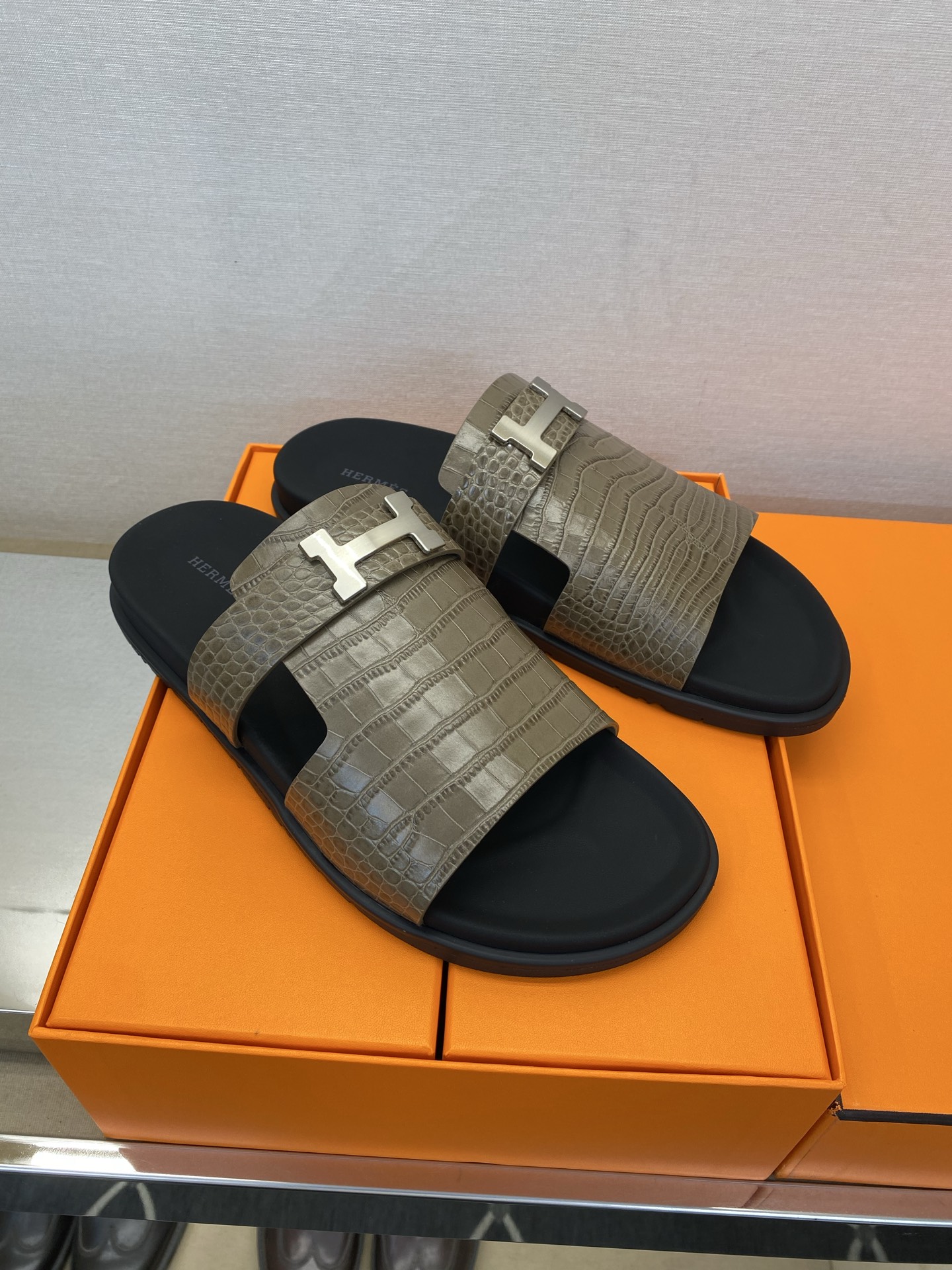 ⚠️【HEM*】⚠️高品质,顶尖工艺品⚠️男士真皮拖鞋⚠️正码:39-44(4一10)⚠同步发售⬆⬆!🐂 ⚠️【HEM*】⚠️高品质,顶尖工艺品⚠️男士真皮拖鞋⚠️正码:39-44(4一10)⚠同步发售⬆⬆!🐂