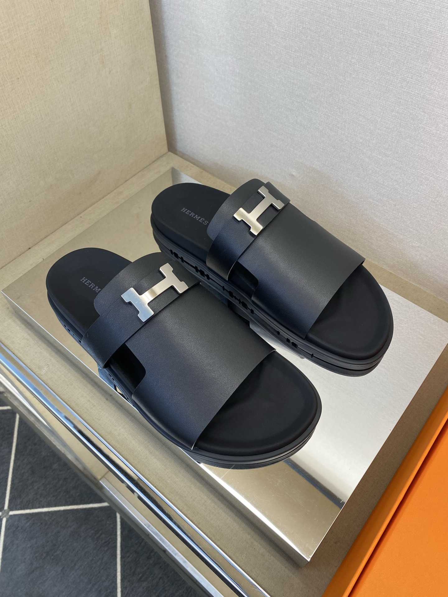 ⚠️【HEM*】⚠️高品质,顶尖工艺品⚠️男士真皮拖鞋⚠️正码:39-44(4一10)⚠同步发售⬆⬆!🐂 ⚠️【HEM*】⚠️高品质,顶尖工艺品⚠️男士真皮拖鞋⚠️正码:39-44(4一10)⚠同步发售⬆⬆!🐂