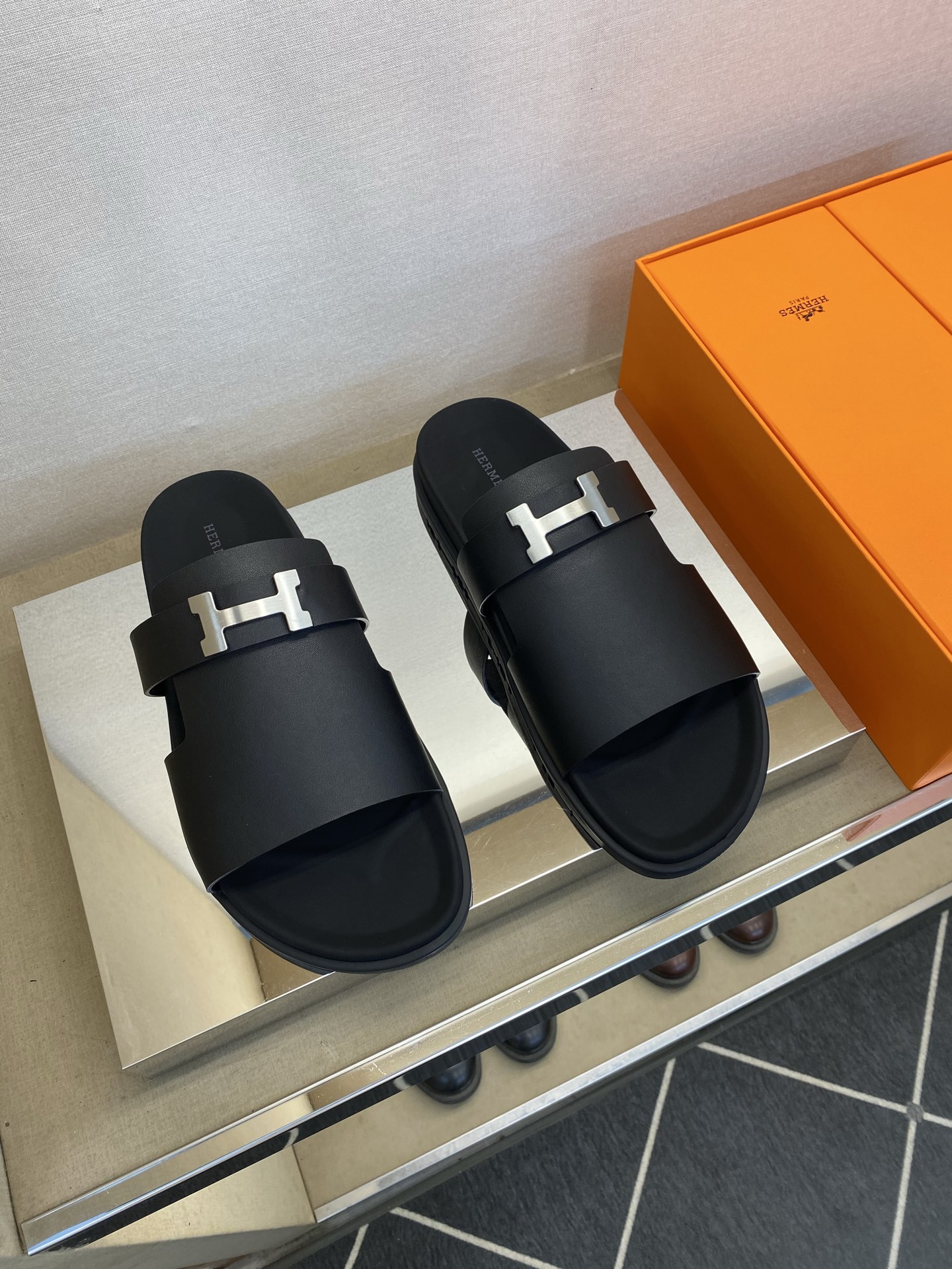 ⚠️【HEM＊】⚠️高品质，顶尖工艺品⚠️男士真皮拖鞋⚠️正码：39－44(4一10）⚠同步发售⬆⬆！🐂