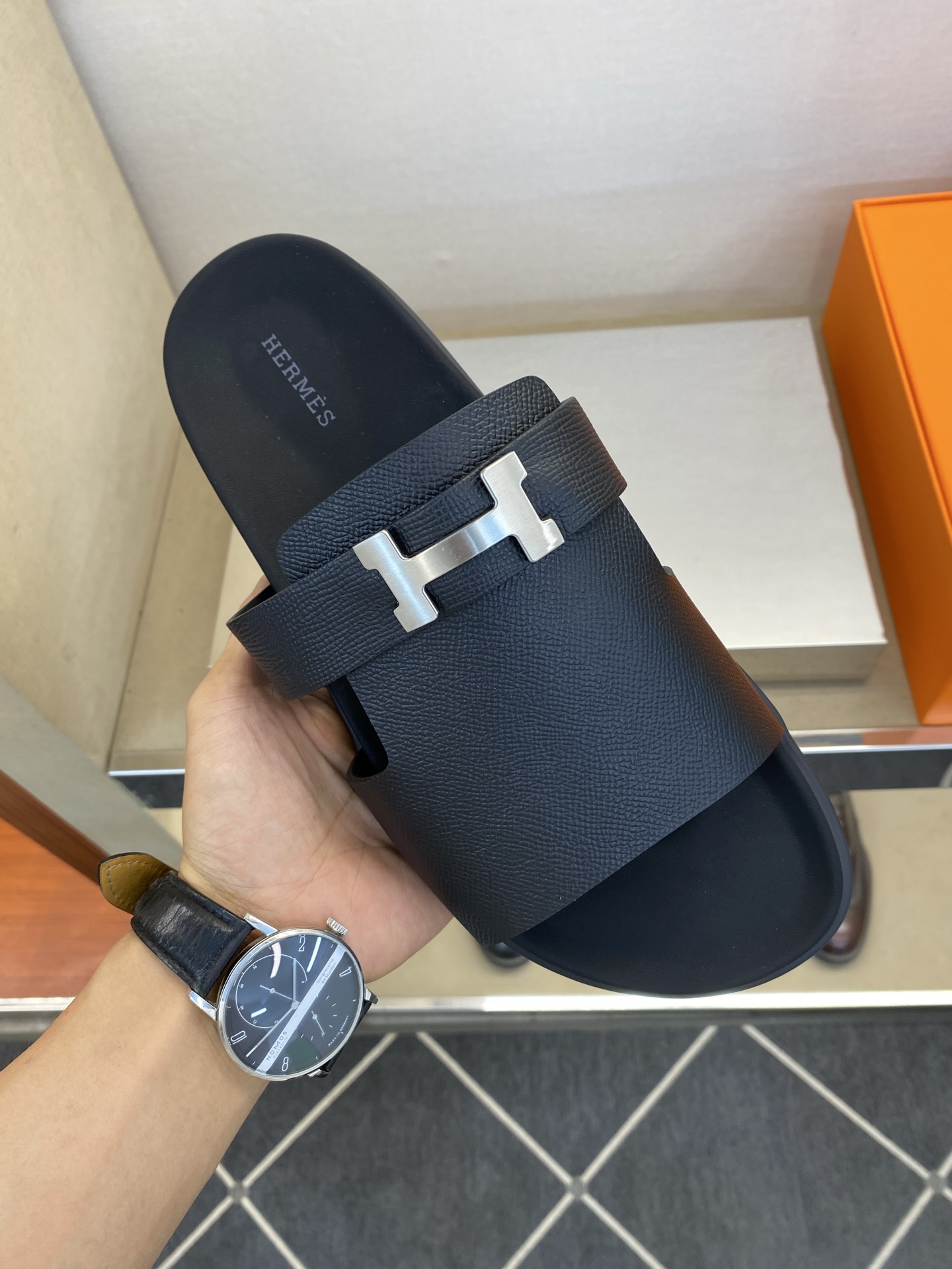 ⚠️【HEM*】⚠️高品质,顶尖工艺品⚠️男士真皮拖鞋⚠️正码:39-44(4一10)⚠同步发售⬆⬆!🐂 ⚠️【HEM*】⚠️高品质,顶尖工艺品⚠️男士真皮拖鞋⚠️正码:39-44(4一10)⚠同步发售⬆⬆!🐂