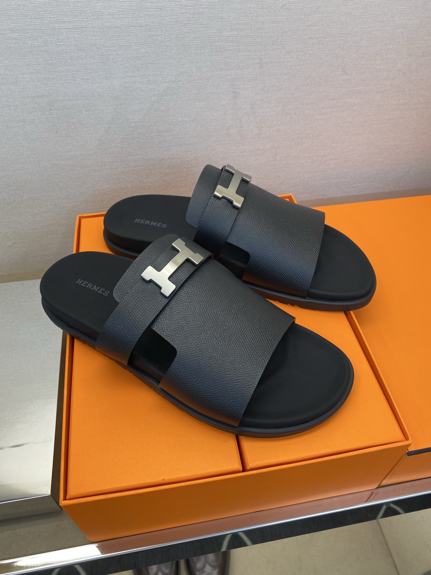 ⚠️【HEM*】⚠️高品质,顶尖工艺品⚠️男士真皮拖鞋⚠️正码:39-44(4一10)⚠同步发售⬆⬆!🐂 ⚠️【HEM*】⚠️高品质,顶尖工艺品⚠️男士真皮拖鞋⚠️正码:39-44(4一10)⚠同步发售⬆⬆!🐂