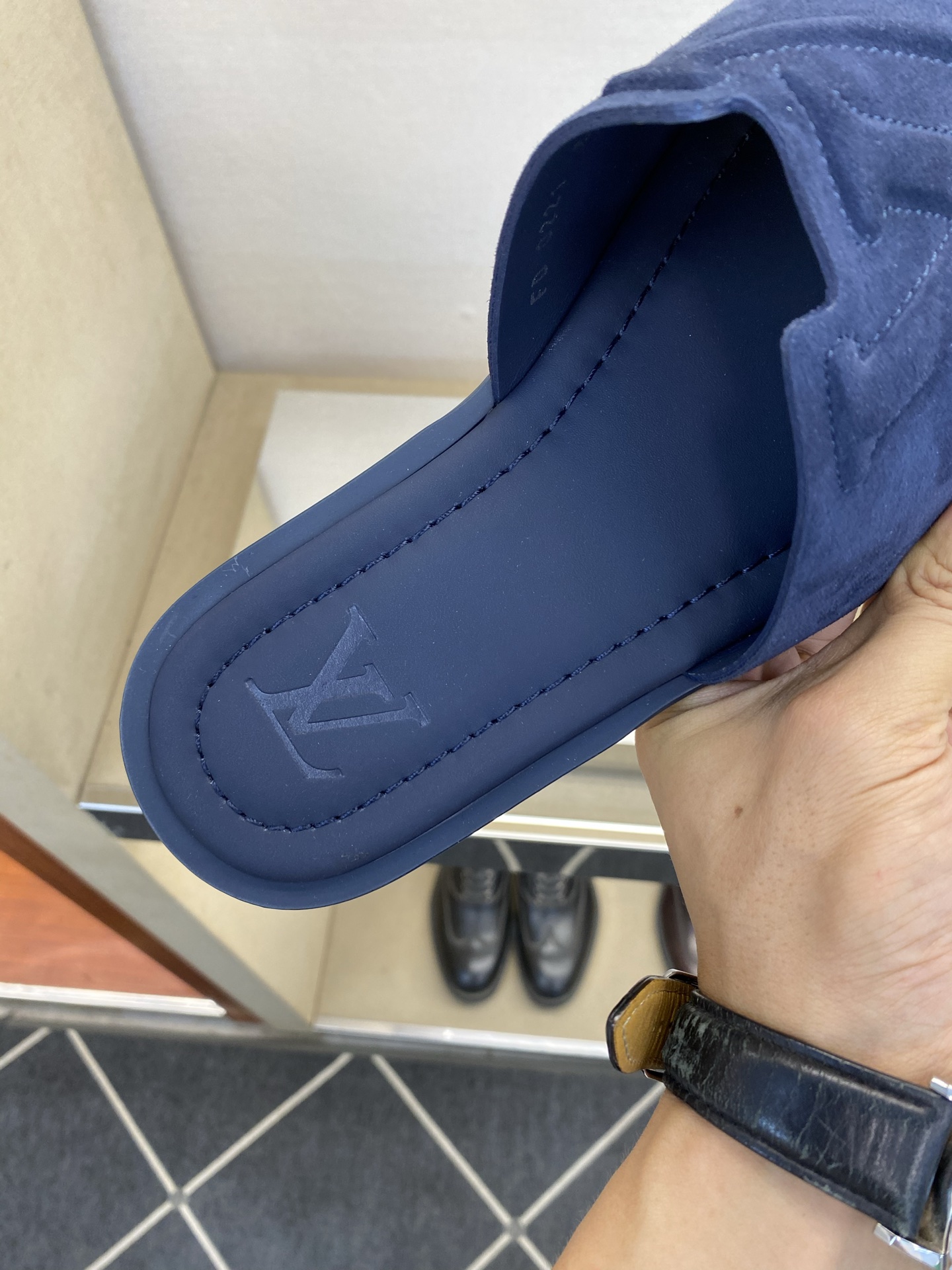 ⚠️【L ＊V】⚠️高品质，顶尖工艺品⚠️男士拖鞋⚠️正码：38 －45，46，47，订做⚠最新经典L压