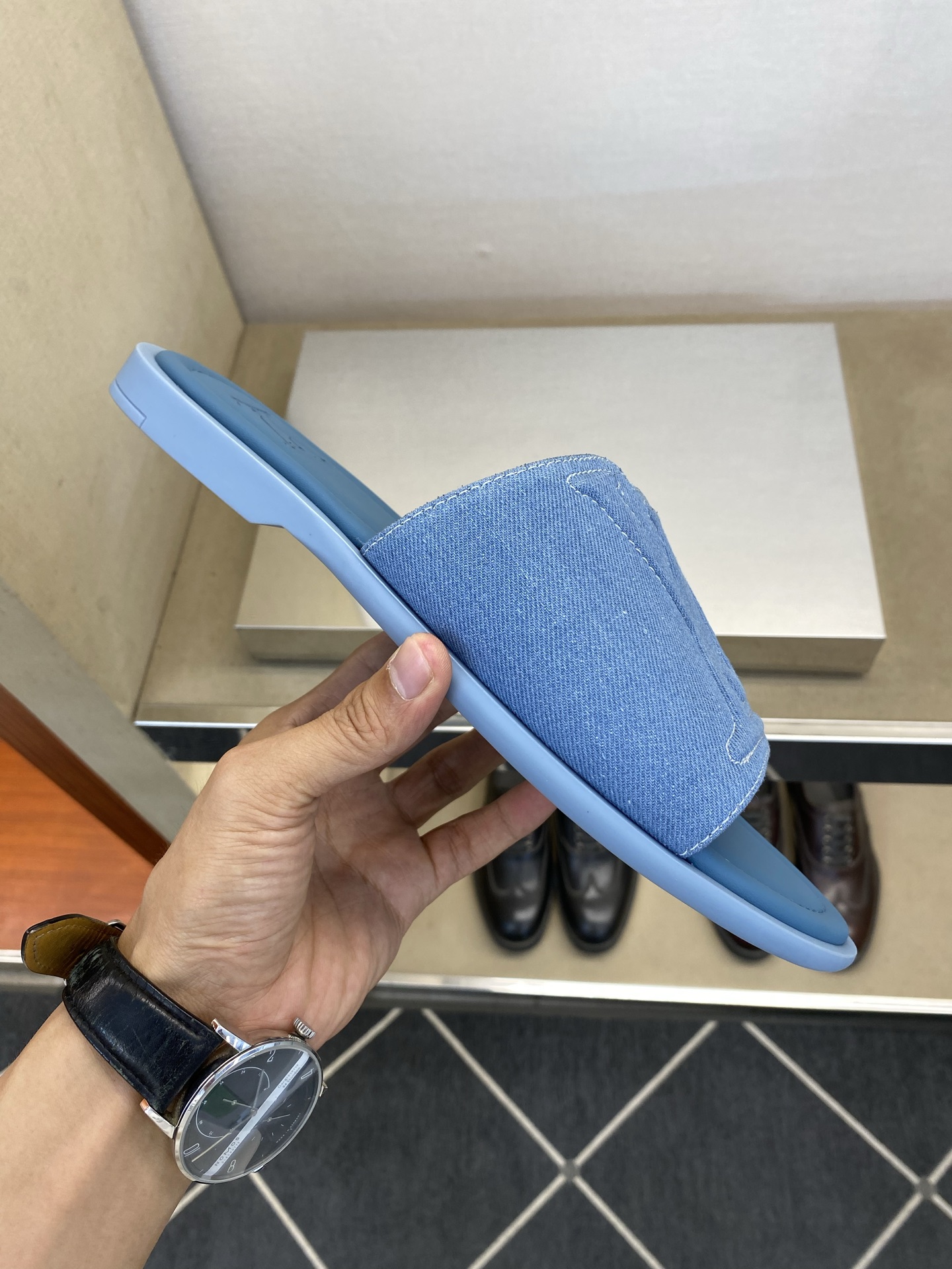 ⚠️【L *V】⚠️高品质,顶尖工艺品⚠️男士拖鞋⚠️正码:38 -45,46,47,订做⚠最新经典L压 ⚠️【L *V】⚠️高品质,顶尖工艺品⚠️男士拖鞋⚠️正码:38 -45,46,47,订做⚠最新经典L压