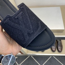 ⚠️【L *V】⚠️高品质,顶尖工艺品⚠️男士拖鞋⚠️正码:38 -45,46,47,订做⚠最新经典L压 ⚠️【L *V】⚠️高品质,顶尖工艺品⚠️男士拖鞋⚠️正码:38 -45,46,47,订做⚠最新经典L压