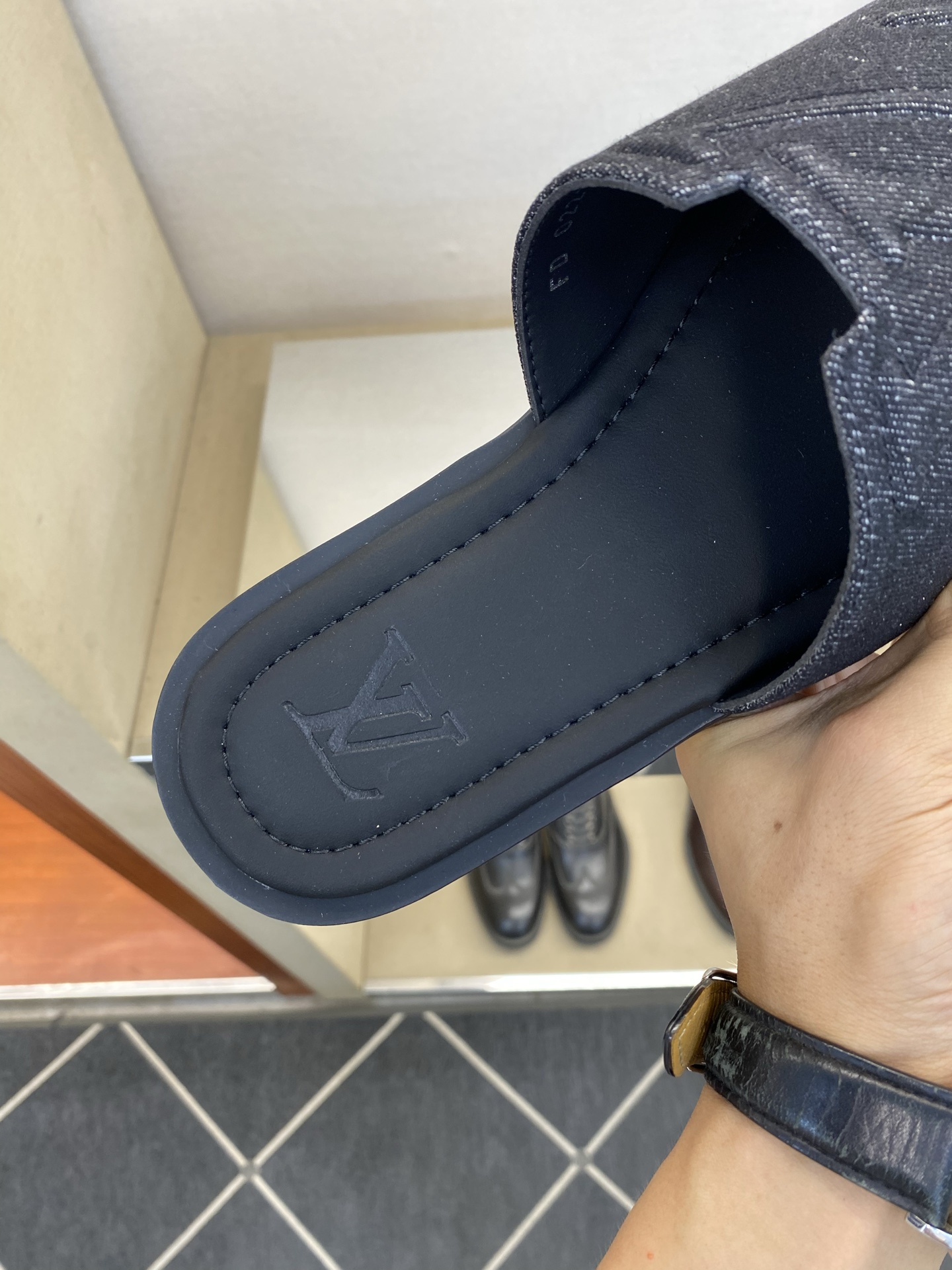 ⚠️【L *V】⚠️高品质,顶尖工艺品⚠️男士拖鞋⚠️正码:38 -45,46,47,订做⚠最新经典L压 ⚠️【L *V】⚠️高品质,顶尖工艺品⚠️男士拖鞋⚠️正码:38 -45,46,47,订做⚠最新经典L压