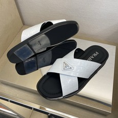 ⚠️【P R A D*】⚠️高品质,顶尖工艺品⚠️男士真皮拖鞋⚠️正码:39-44(4一10)⚠同步发售 ⚠️【P R A D*】⚠️高品质,顶尖工艺品⚠️男士真皮拖鞋⚠️正码:39-44(4一10)⚠同步发售