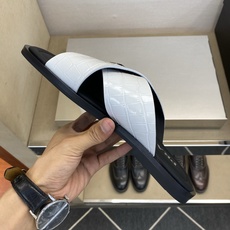 ⚠️【P R A D*】⚠️高品质,顶尖工艺品⚠️男士真皮拖鞋⚠️正码:39-44(4一10)⚠同步发售 ⚠️【P R A D*】⚠️高品质,顶尖工艺品⚠️男士真皮拖鞋⚠️正码:39-44(4一10)⚠同步发售