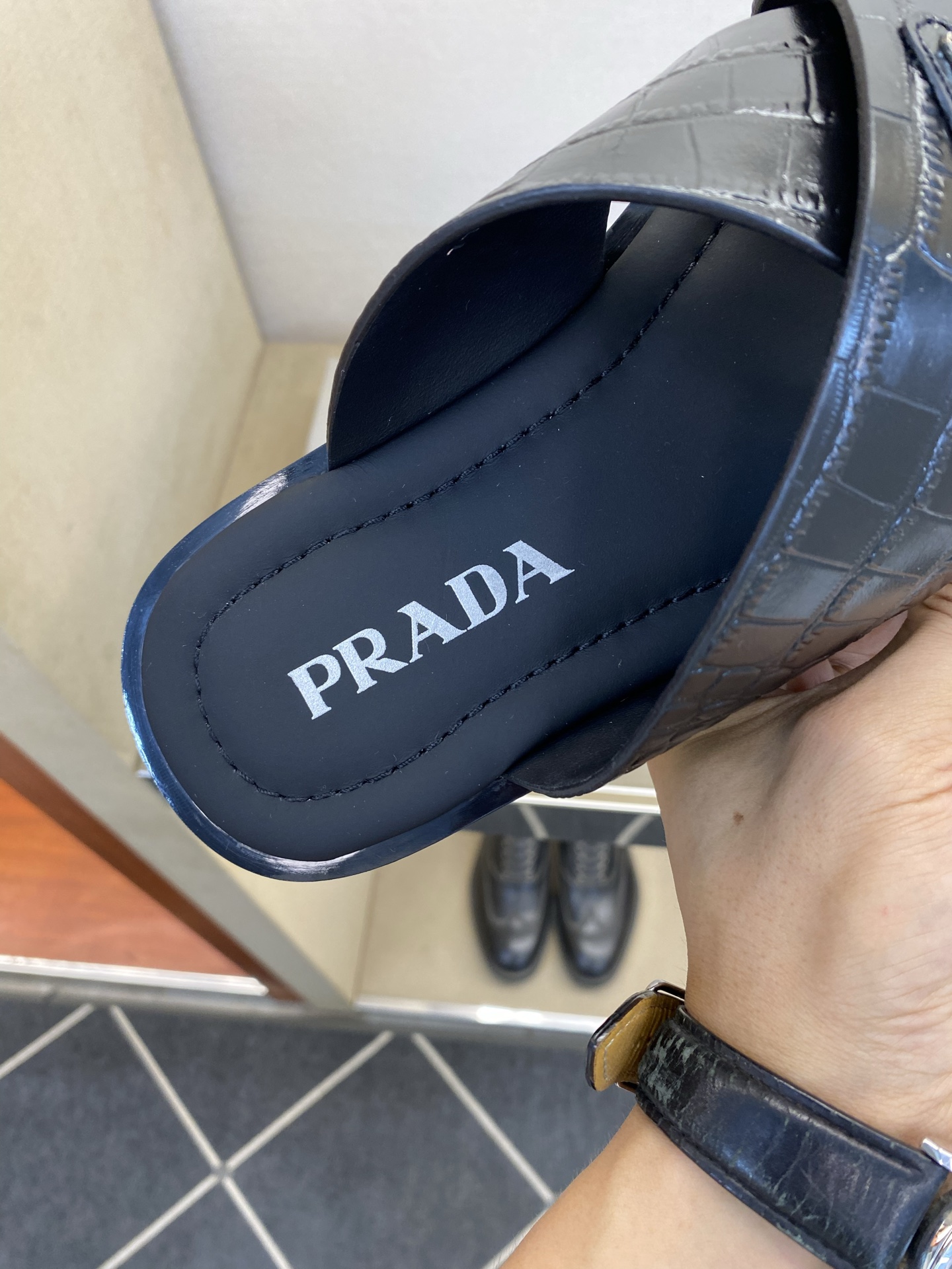 ⚠️【P R A D*】⚠️高品质,顶尖工艺品⚠️男士真皮拖鞋⚠️正码:39-44(4一10)⚠同步发售 ⚠️【P R A D*】⚠️高品质,顶尖工艺品⚠️男士真皮拖鞋⚠️正码:39-44(4一10)⚠同步发售