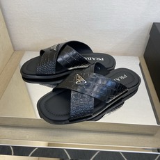 ⚠️【P R A D*】⚠️高品质,顶尖工艺品⚠️男士真皮拖鞋⚠️正码:39-44(4一10)⚠同步发售 ⚠️【P R A D*】⚠️高品质,顶尖工艺品⚠️男士真皮拖鞋⚠️正码:39-44(4一10)⚠同步发售