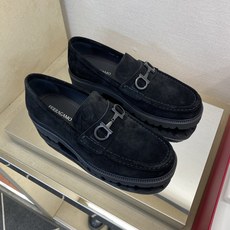 ⚠️【SF】⚠️⚠️经典乐福鞋⚠️码:39-44(6. 5 一9)⚠️最新版本商务乐福皮鞋!一贯品牌代表 ⚠️【SF】⚠️⚠️经典乐福鞋⚠️码:39-44(6. 5 一9)⚠️最新版本商务乐福皮鞋!一贯品牌代表